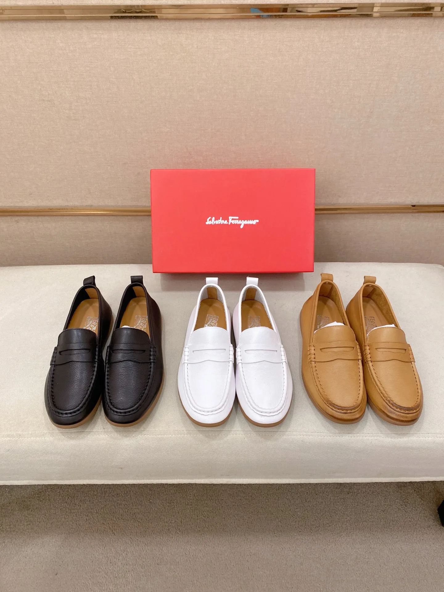 Factory price 500💰 Original Ferragamo men's shoes! The world's top brands...Luxury quality...//Fashion and high-end footwear 👍💪🏻...give you a low-key luxury comfort experience👍. The upper is made of pure Italian imported original cowhide and sweat-absorbent sheepskin lining. It is comfortable and breathable, high-end and classy... luxurious and noble!! .. OEM factory shipment [Hug] stall.. Original board. Welcome to taste..38--44.